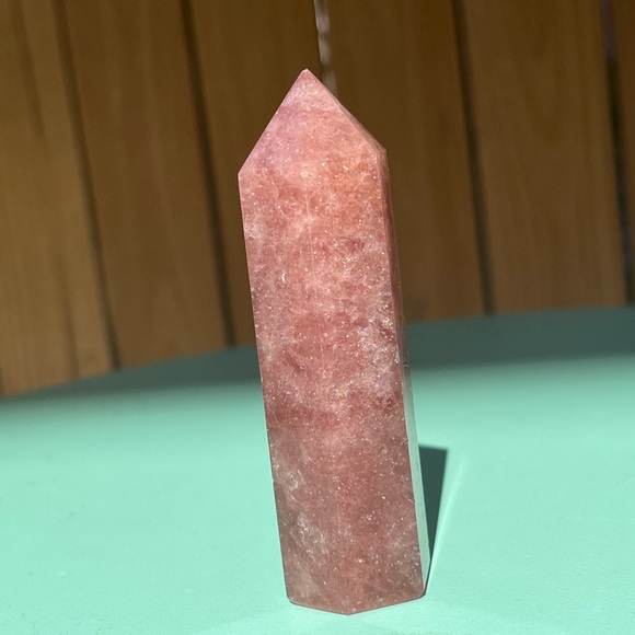 Strawberry 🍓 quartz crystal tower - Picture 2 of 5